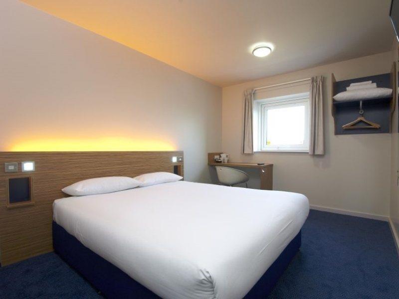 Travelodge Anchor Road Hotel 3*
